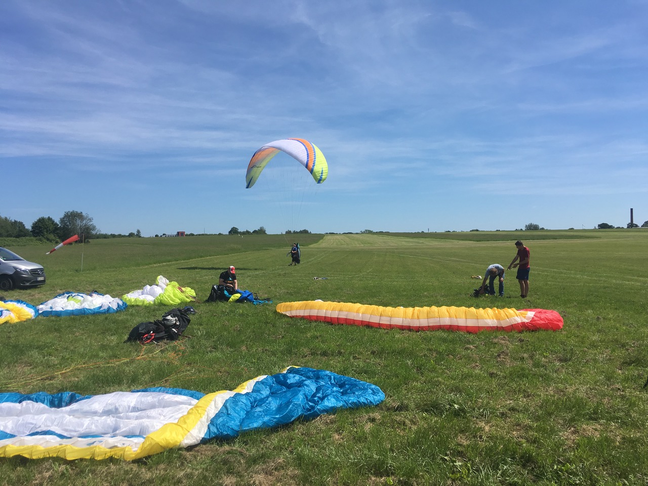 Paragliding/Gleitschirmfliegen Flugplatz Goerlitz, Sachsen